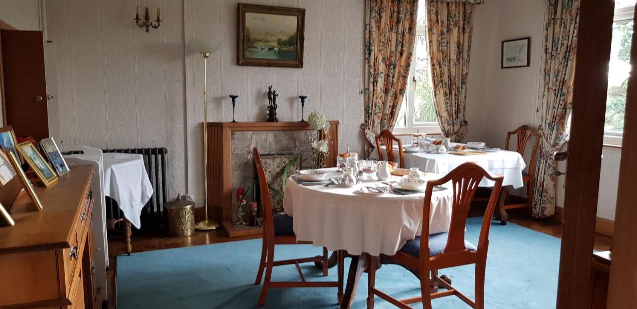 Bed and Breakfast Wychwood House à Penally Extérieur photo