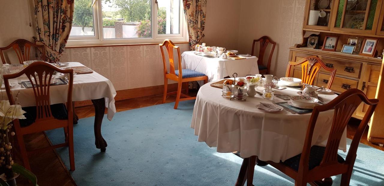 Bed and Breakfast Wychwood House à Penally Extérieur photo