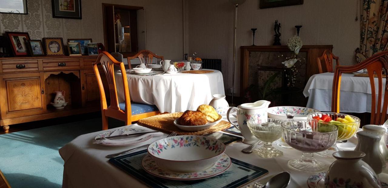 Bed and Breakfast Wychwood House à Penally Extérieur photo