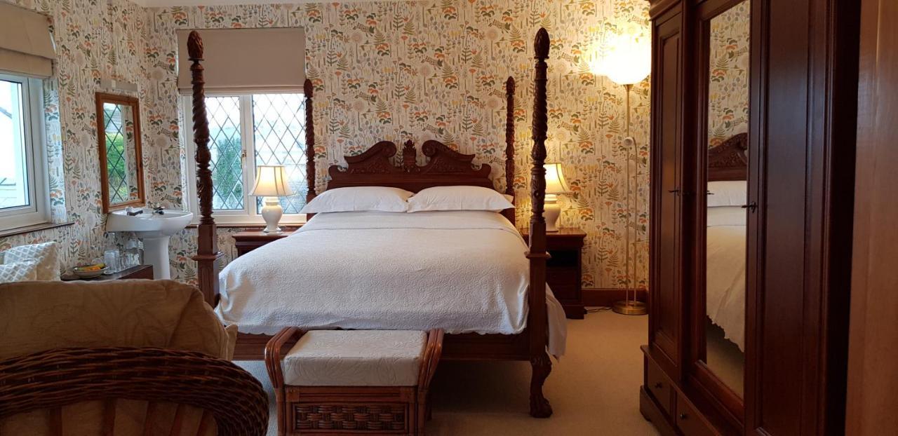 Bed and Breakfast Wychwood House à Penally Extérieur photo