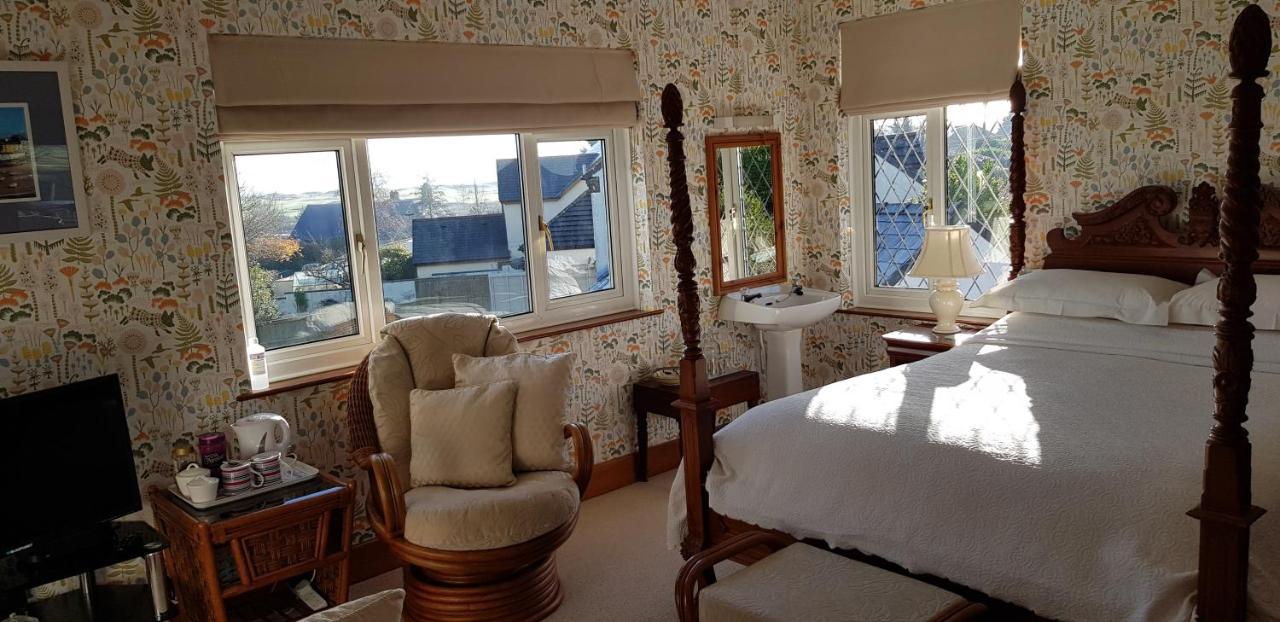 Bed and Breakfast Wychwood House à Penally Extérieur photo