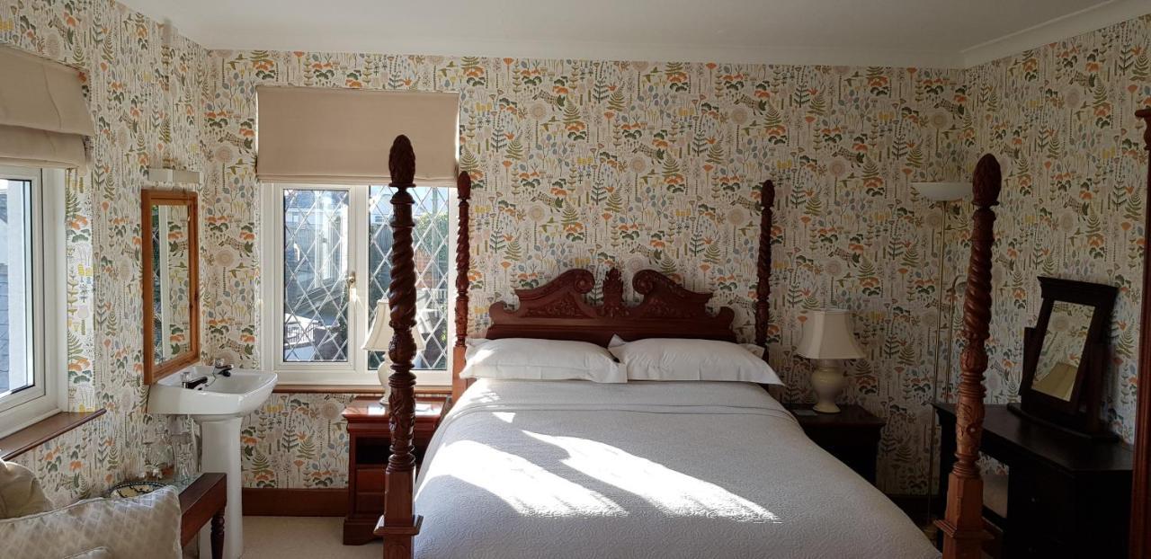 Bed and Breakfast Wychwood House à Penally Extérieur photo