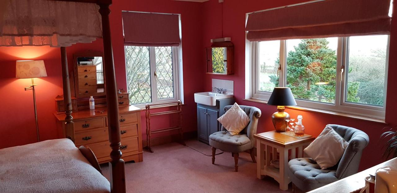 Bed and Breakfast Wychwood House à Penally Extérieur photo