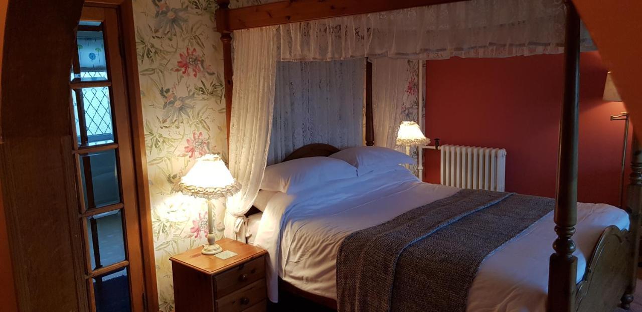 Bed and Breakfast Wychwood House à Penally Extérieur photo