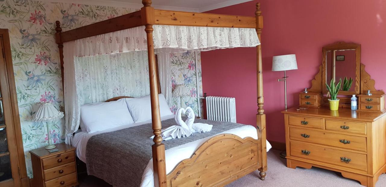 Bed and Breakfast Wychwood House à Penally Extérieur photo