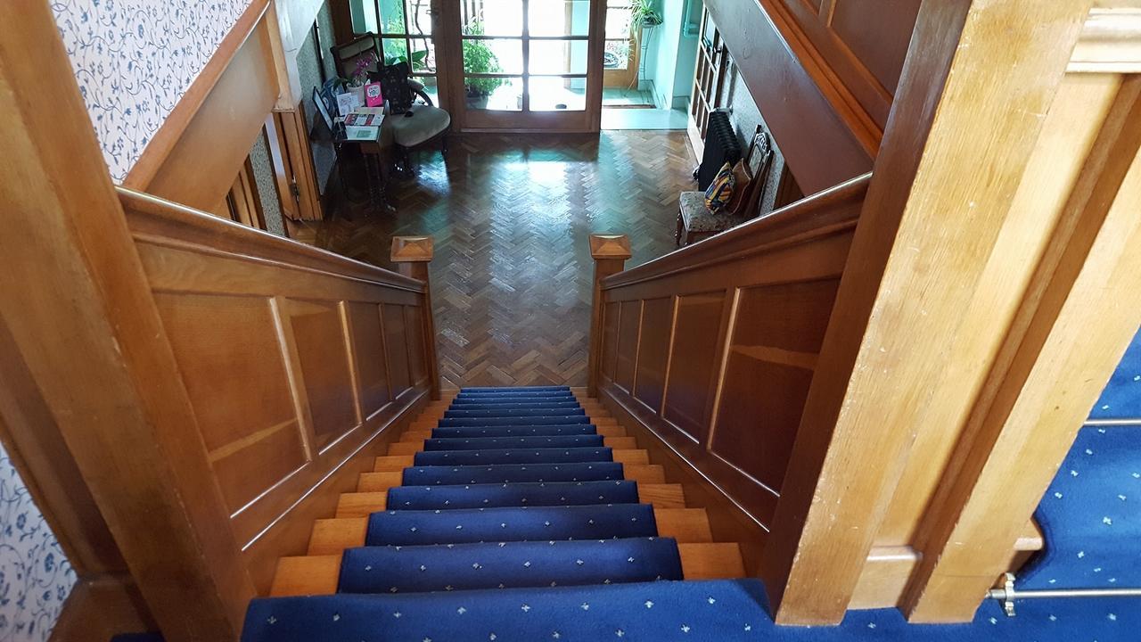 Bed and Breakfast Wychwood House à Penally Extérieur photo