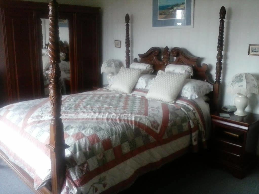 Bed and Breakfast Wychwood House à Penally Extérieur photo