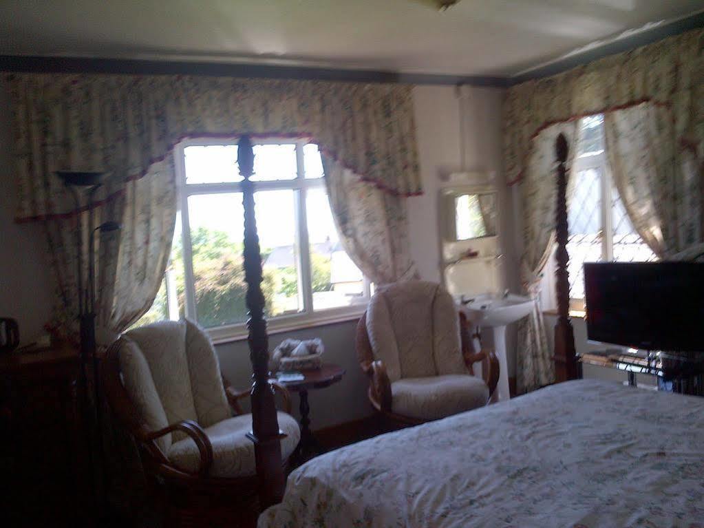 Bed and Breakfast Wychwood House à Penally Extérieur photo